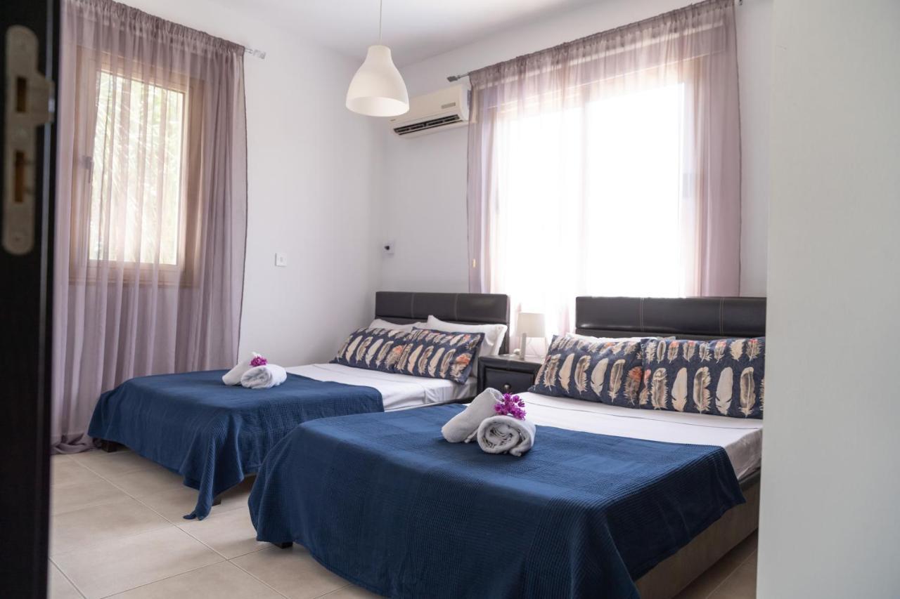 Palm Villa Ekaterina 4 Bdrm Paralimni Exterior photo