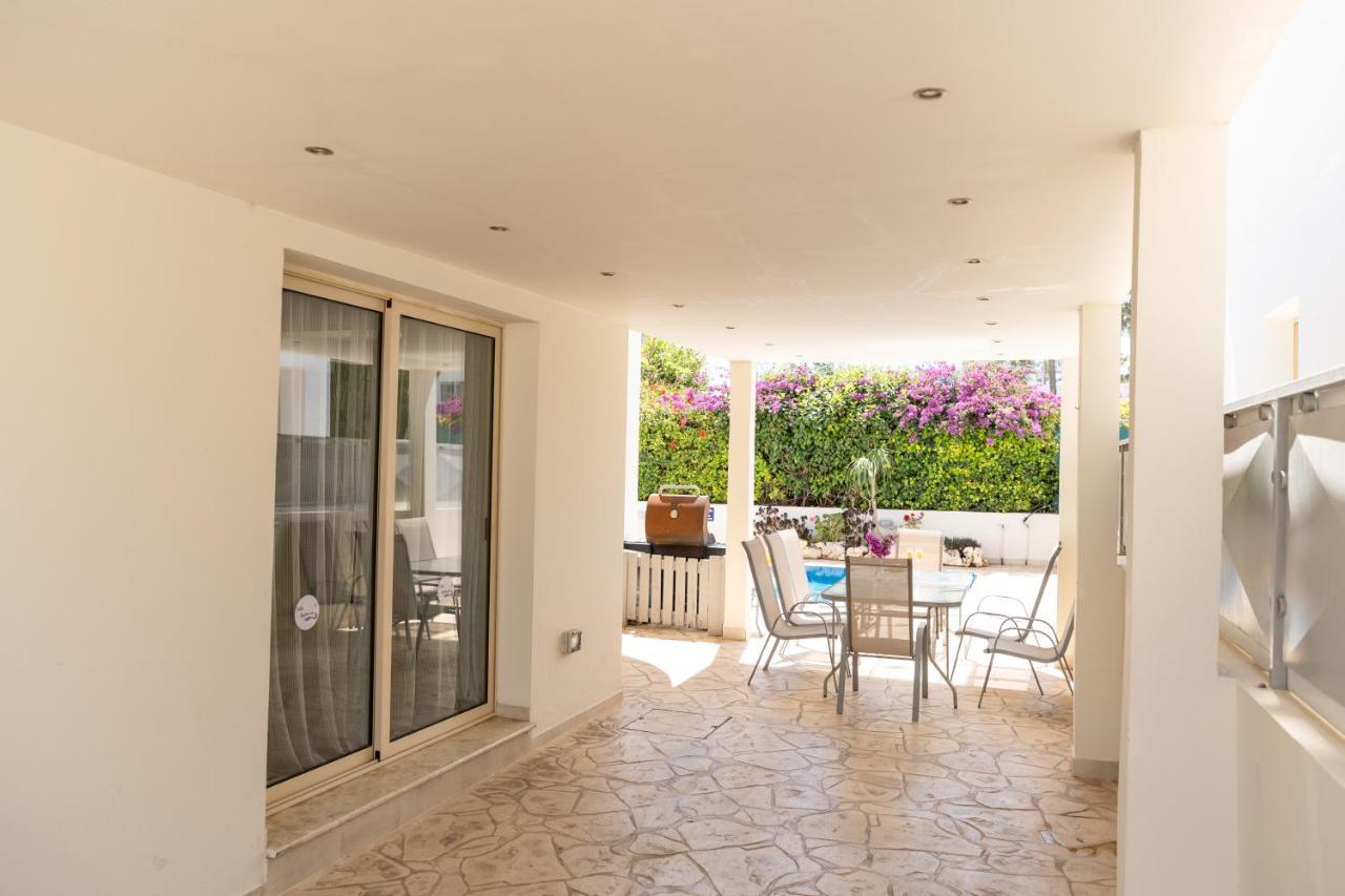 Palm Villa Ekaterina 4 Bdrm Paralimni Exterior photo